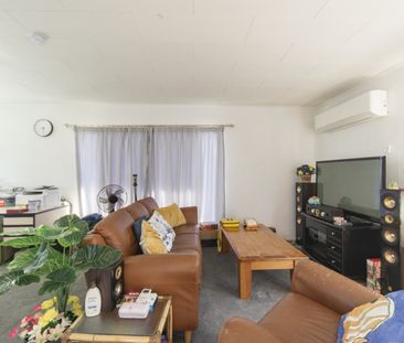 Tidy Three Bedroom Home - Photo 4