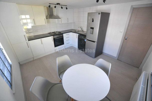 3 bedroom flat to rent - Photo 1