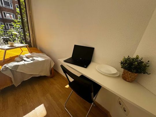 Calle de Trafalgar, Madrid, Community of Madrid 28010 - Photo 1