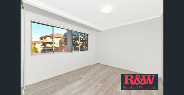 Bright & Modern 2-Bedroom Apartment in the Heart of Rockdale - Photo 1