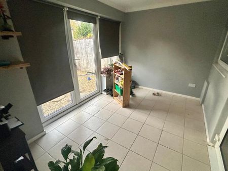 5 bedroom semi-detached house to rent - Photo 2