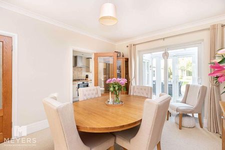 3 bedroom detached house to rent - Photo 4