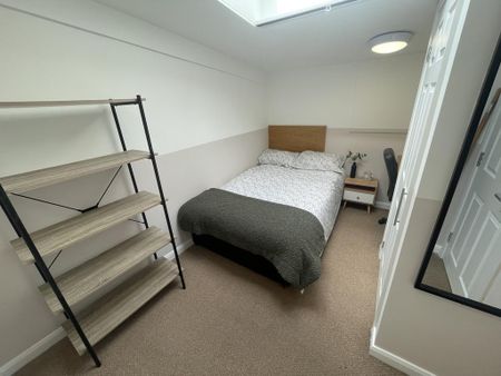 6 bedroom terraced house to rent - Photo 5