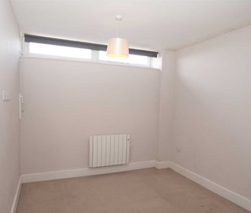 2 bed Apartment for rent - Photo 2