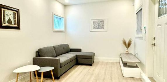 BRAND NEW Furnished 2 Bedroom 1 Bathroom with AC and high ceiling - Photo 2