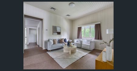 CHARMING, 3 BEDROOM HOUSE CLOSE TO QUT! - Photo 2