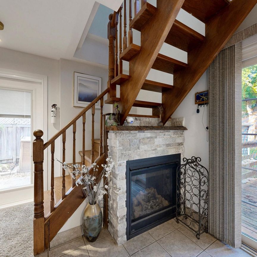 For Lease - 139 Scarboro Crescent, Toronto, Ontario - Photo 1