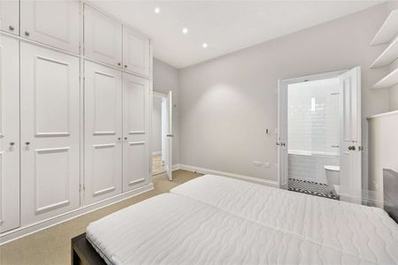 A charming two bedroom, two bathroom flat with spectacular roof terrace - Photo 5