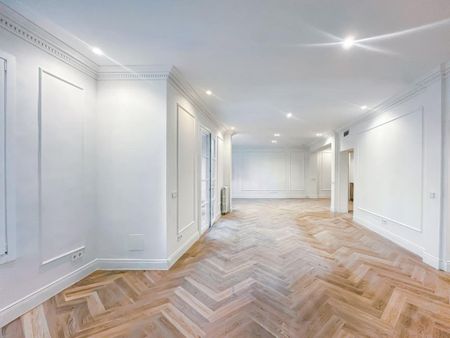 Luxury Apartment for rent in Madrid, Spain - Photo 2