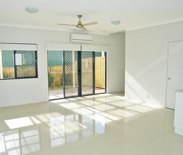 TIDY TOWNHOUSE IN THE HEART OF CHERMSIDE - Photo 1