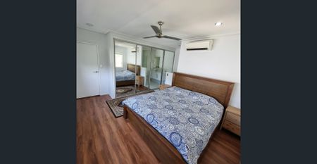 LOW MAINTENANCE TOWNHOUSE, TOTALLY SEPARATE WITH OWN YARD - IN POPULAR NORTHSHORE - Photo 3