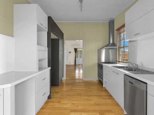 569 Vulture Street East, East Brisbane QLD 4169 - House For Rent | Domain - Photo 1