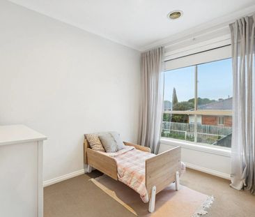 Spacious Townhouse in a Quiet Parkside Location - Photo 4