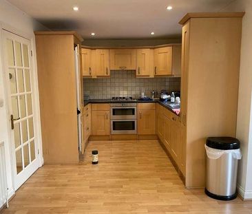 Farriers Court, Witney, OX28 - Photo 6