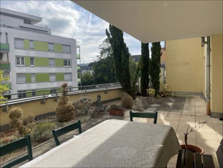 Ruheoase mitten in der Stadt mit 60 m² Terrasse - 3-Zimmer-Wohnung, EBK, Garage & Stellplatz! - Foto 3