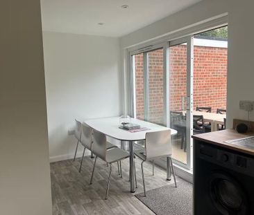 3 bedroom semi-detached house to rent - Photo 6
