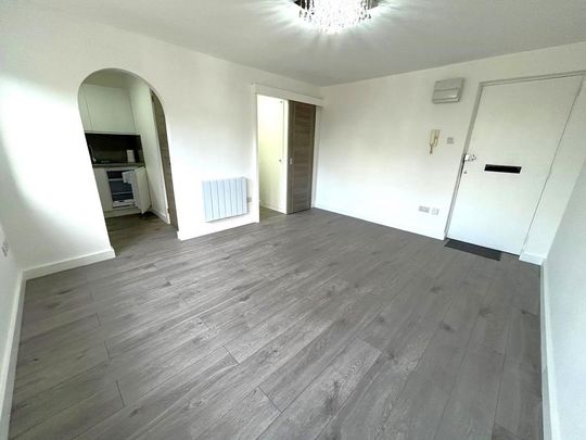 Studio to rent - Photo 1