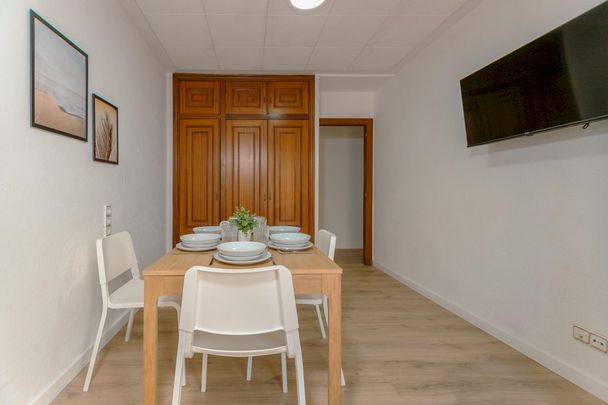 Beautiful room with balcony in Valencia - Photo 1
