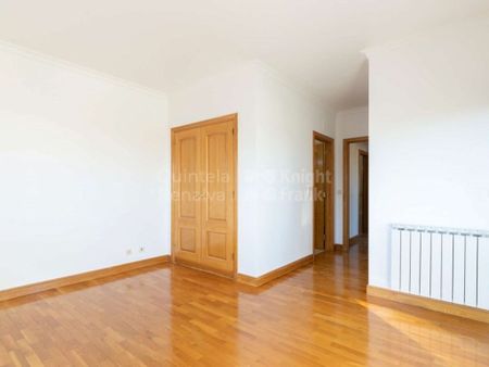 3 room luxury Apartment for rent in Cascais e Estoril, Portugal - Photo 3