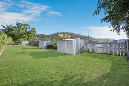 HIGHSET FAMILY HOME WITH DOWNSTAIRS RUMPUS/TEENAGE RETREAT - Photo 4