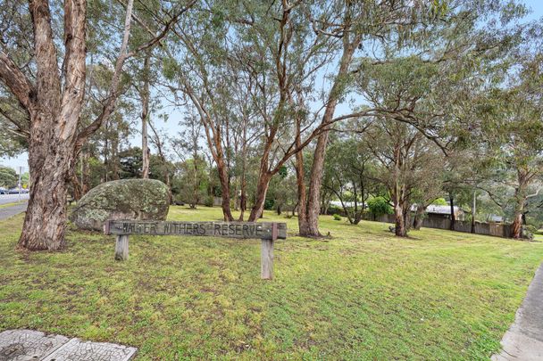 LIKE NEW TOWNHOME IN THE HEART OF ELTHAM VILLAGE SHOPPING CENTRE - Photo 1