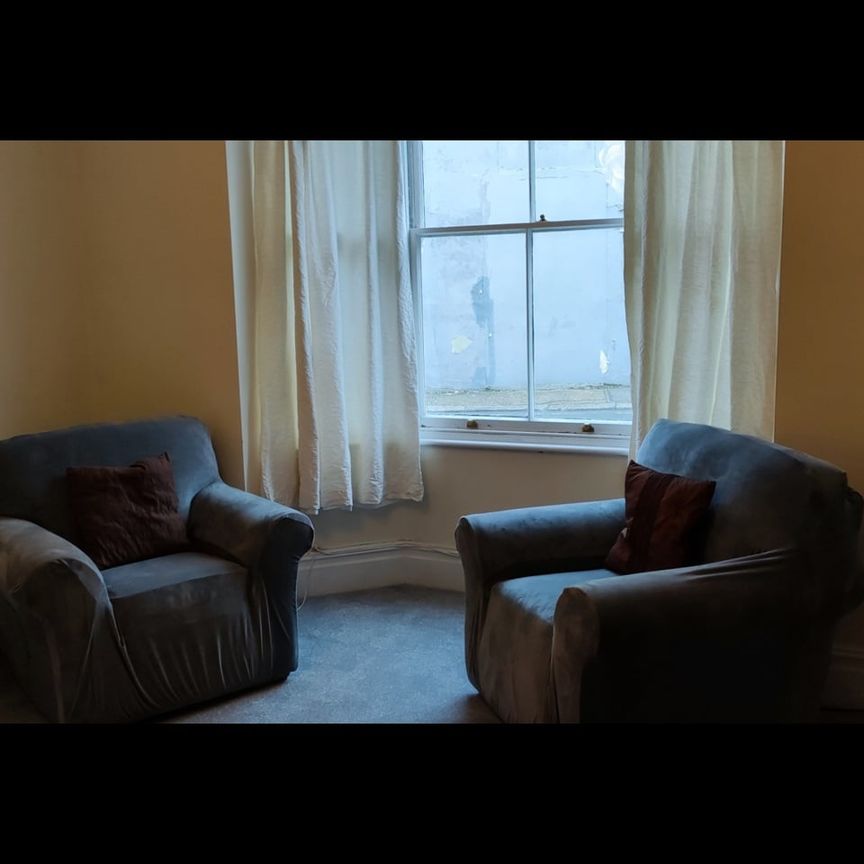 4 Bed Terraced House, Winthorpe Road, SW15 - Photo 1