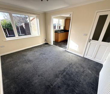2 bedroom semi-detached bungalow to rent - Photo 2