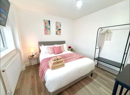 Studio Flat, Monks Park, HA9 - Photo 2