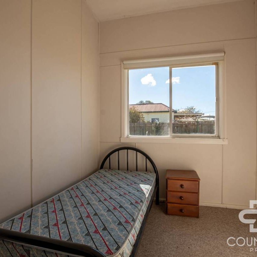 3 Bedroom Flat close to the main street. - Photo 1
