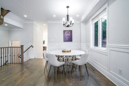 Toronto Furnished Detached Home for Rent - Elegant 4 Bedroom with Private Garden and Garage plus Fireplace - Photo 4