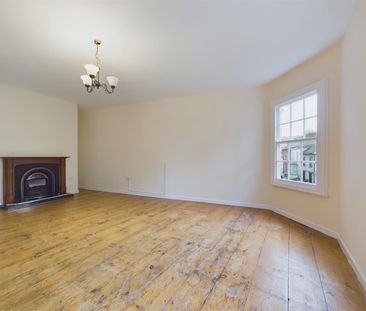 Three bed flat to rent in Church Street, Launceston, PL15 - Photo 2