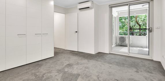 Perfectly Positioned One Bedroom in Alexandria - Photo 2