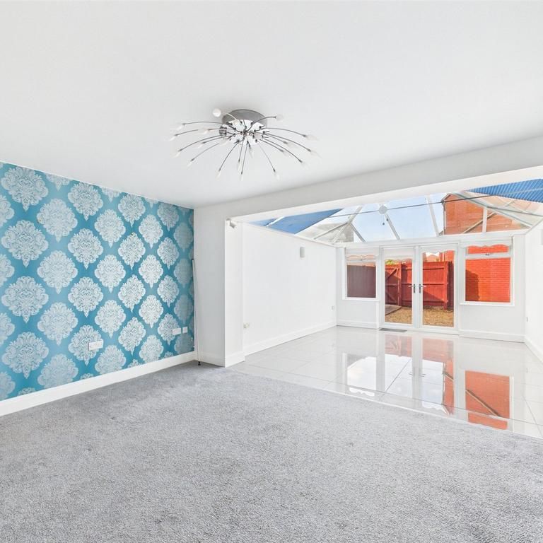 3 bedroom terraced house to rent - Photo 1