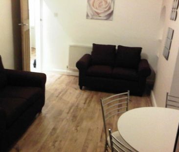 3/4 bed house Glendower Road 75 p/p/p/w - Photo 1