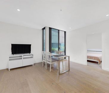 Fully Furnished 2 Bedroom 1 Bathroom with Carpark and Garden in the... - Photo 2