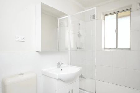 2 BEDROOM GEM IN THE HEART OF WESTMEAD! CENTRALLY LOCATED! - Photo 5