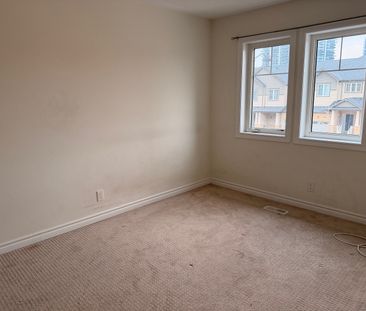 For Lease - 103 Nearco Gate, Oshawa, Ontario - Photo 4