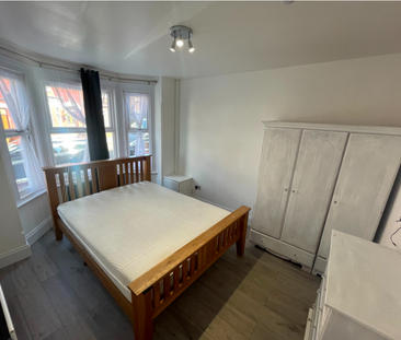 4 bedroom terraced house to rent - Photo 3