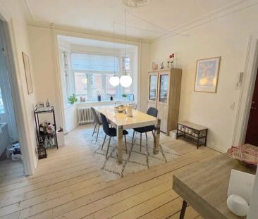 Indbydende bylejlighed med klassiske detaljer i Aalborg - Photo 3