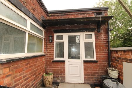 2 Bedroom,Flat,Oxley, Wolverhampton , WV10 6JT£800.00P/M - Photo 4