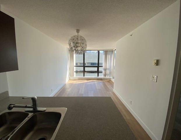 (DPMonline.ca) Modern 1 Bed + Den, The Heart Of Vancouver’s Downtown! | 938 Smithe Street, Vancouver - Photo 1