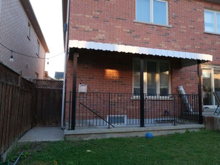 For Lease - 19 Blazing Star Drive, Brampton, Ontario - Photo 5