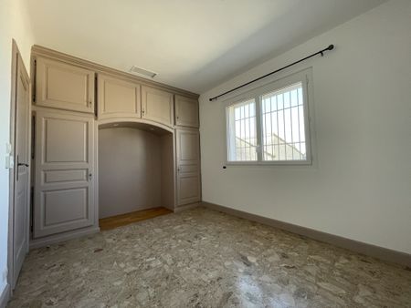 Location Appartement 4 pièces 109m² CARPENTRAS 84200 - Photo 4