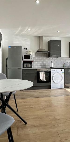 5 bedroom apartment to rent - Photo 1