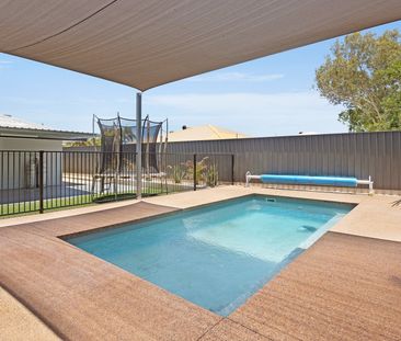 Modern Family Home Feauturing a Pool, Granny Flat and Shed! - Photo 6