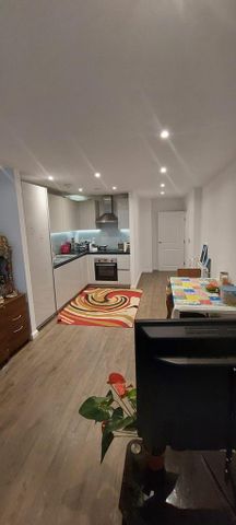 2 bedroom flat to rent - Photo 4