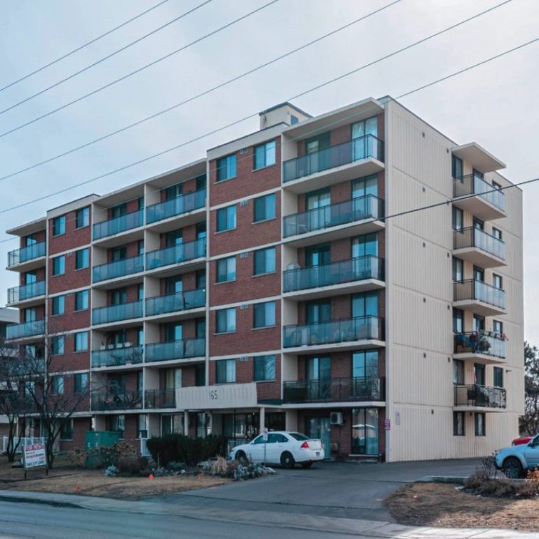 3 Bedrooms - Photo 1