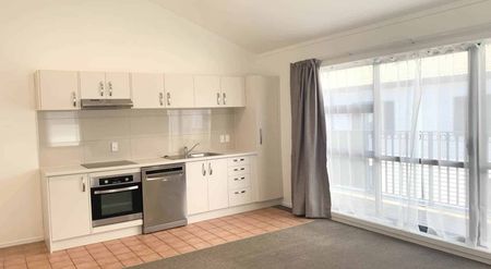 Eden Terrace Gem! - Photo 2