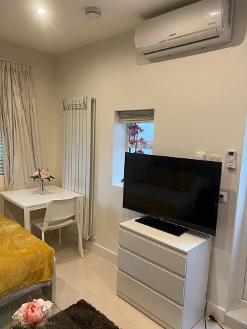 Studio Flat, North Crescent, N3 - Photo 2