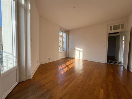 A LOUER - APPARTEMENT T3 - ROANNE SECTEUR GARE - Photo 2